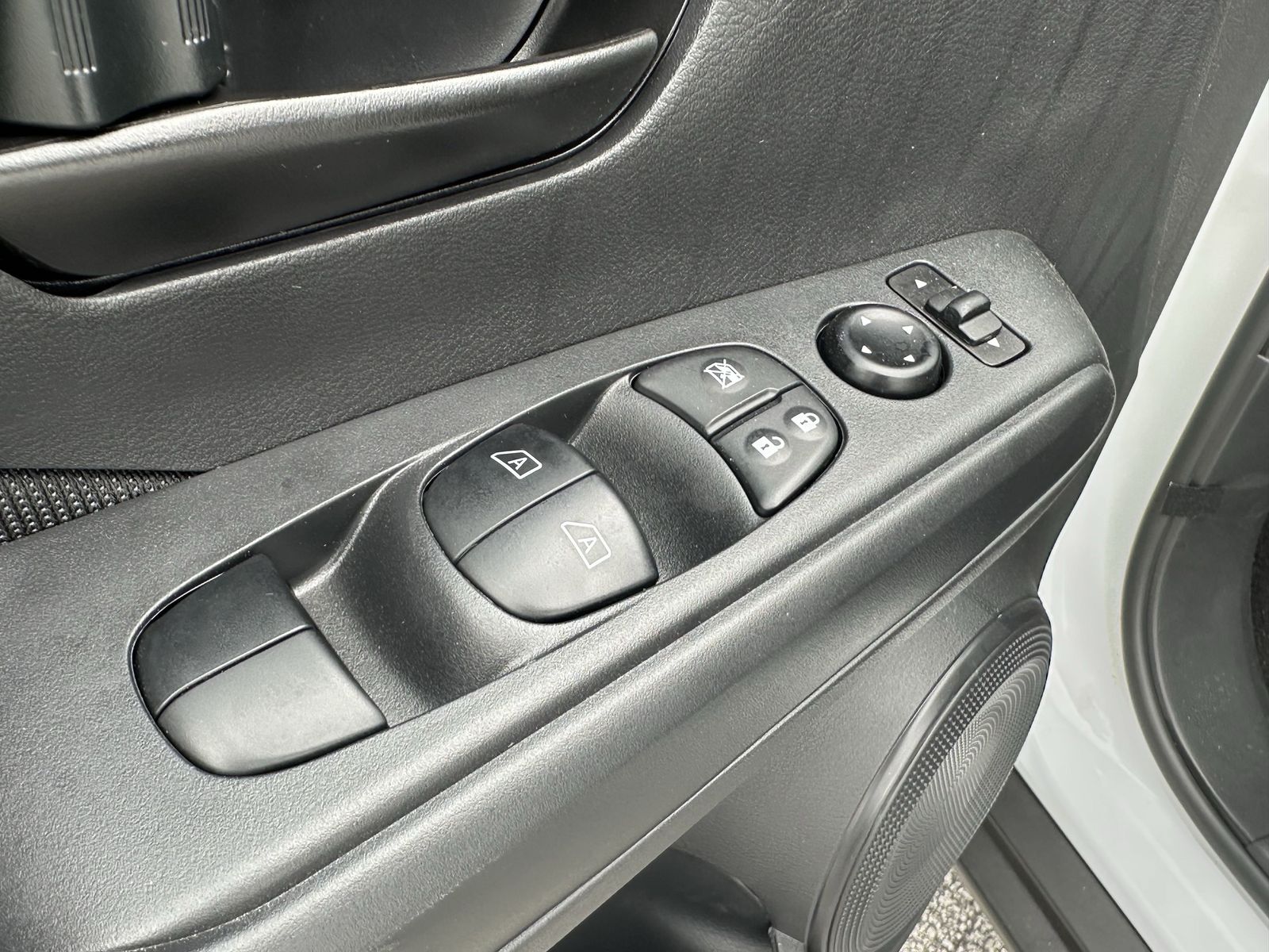 2025 Nissan Kicks Play S photo 15