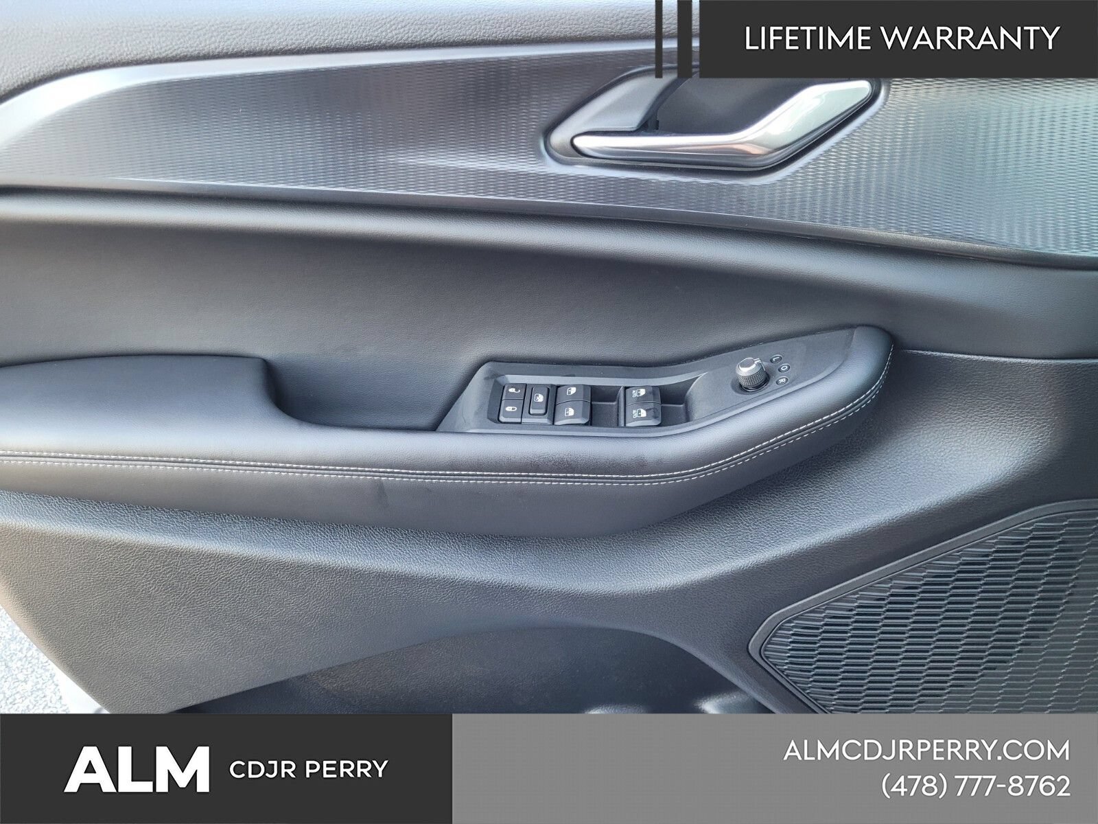 New 2025 Silver Zynith Exterior Paint Jeep Altitude X image 28
