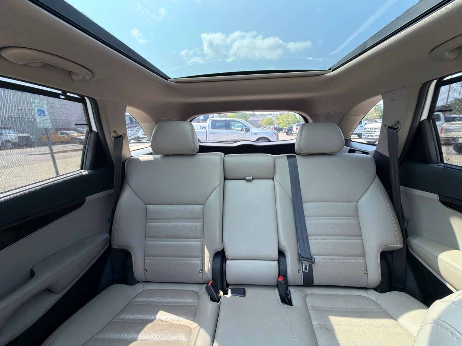 Used 2018 White Kia EX image 31