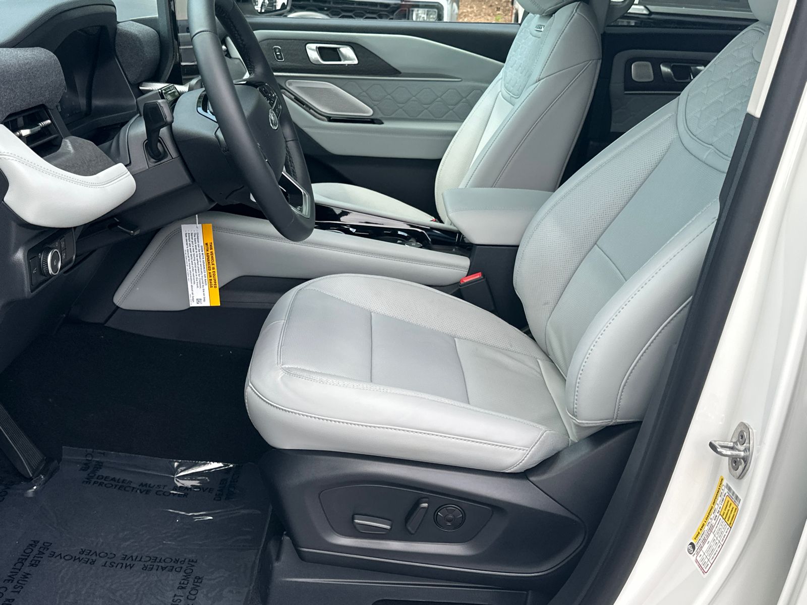 New 2026 Star White Metallic Tri-Coat Ford Platinum™ image 10