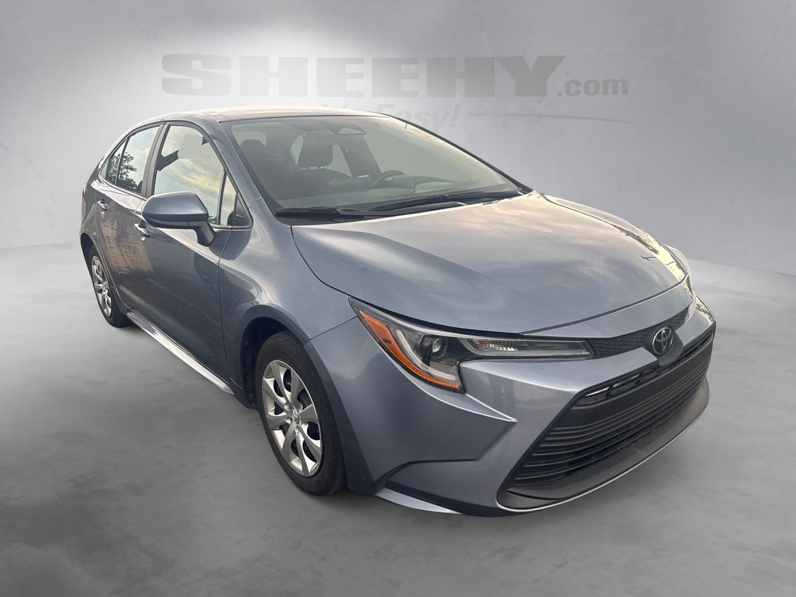 Used 2025  Toyota LE image 2