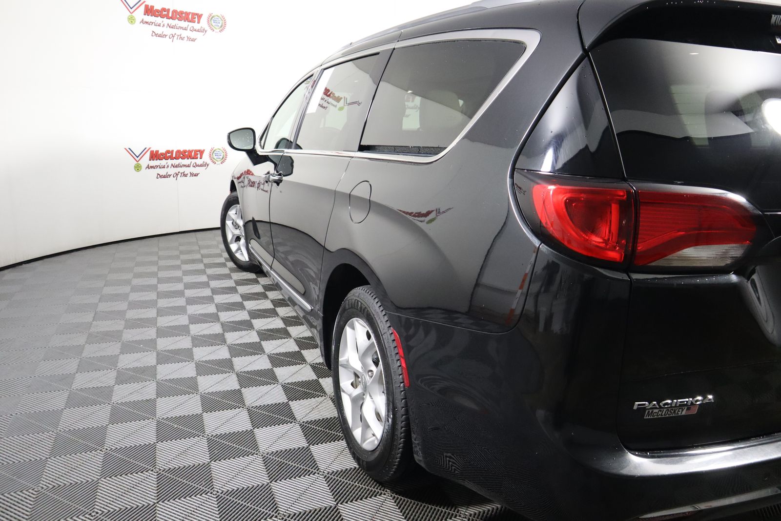 2020 Chrysler Pacifica Limited photo
