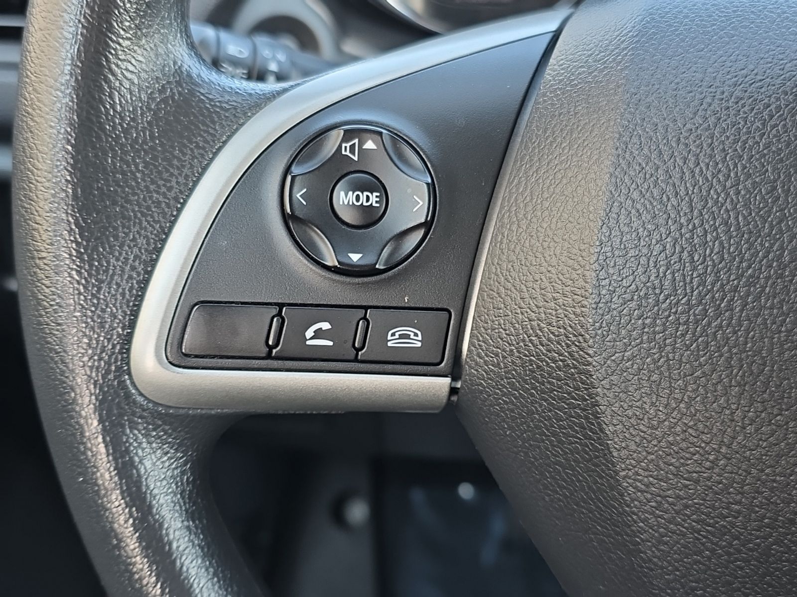 Used 2024  Mitsubishi 2.0 ES image 18