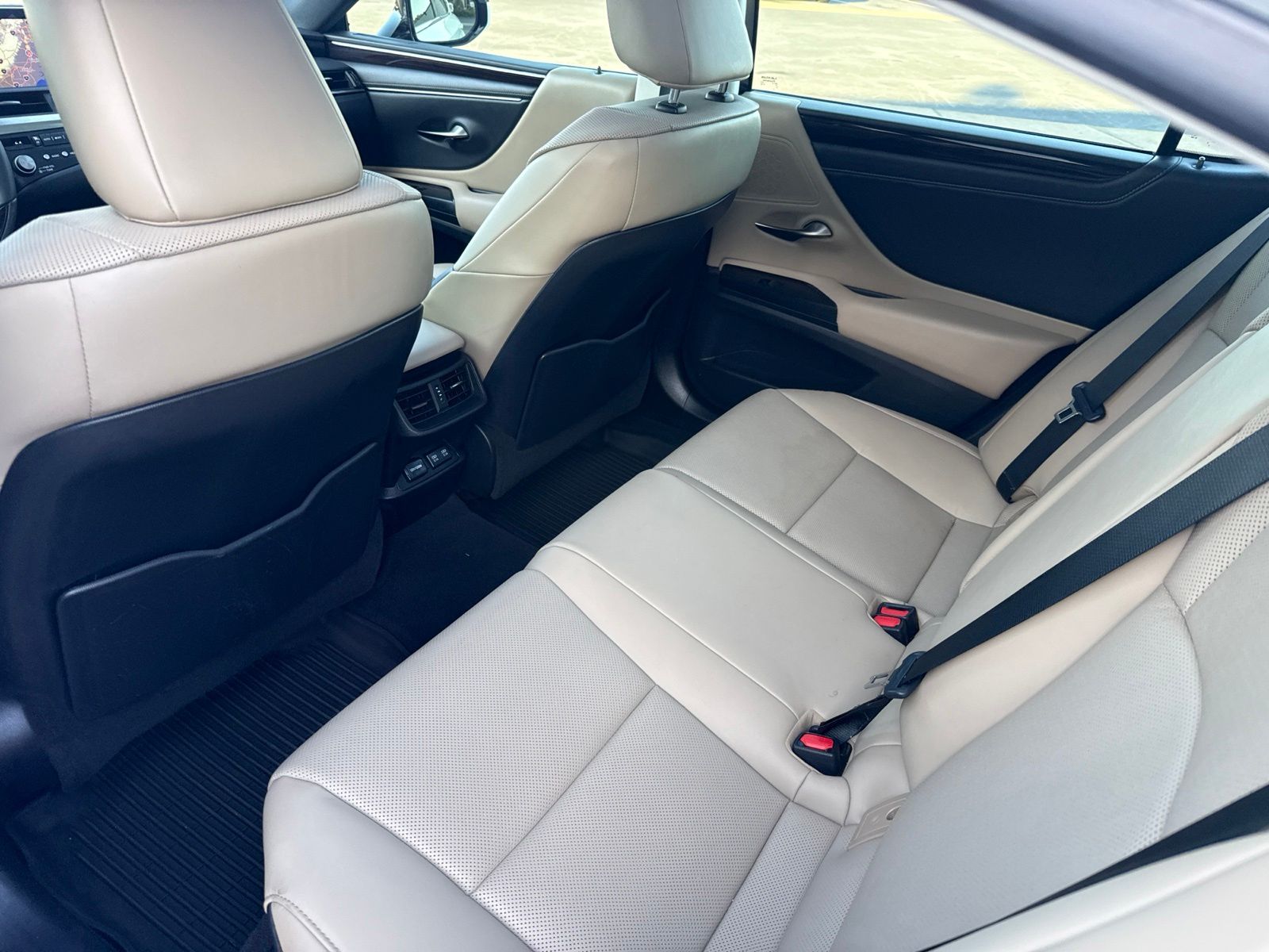 Used 2021 White Lexus 350 image 5