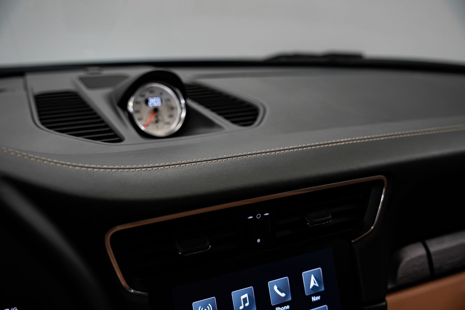 2018 Porsche 911 Carrera GTS — photo 12