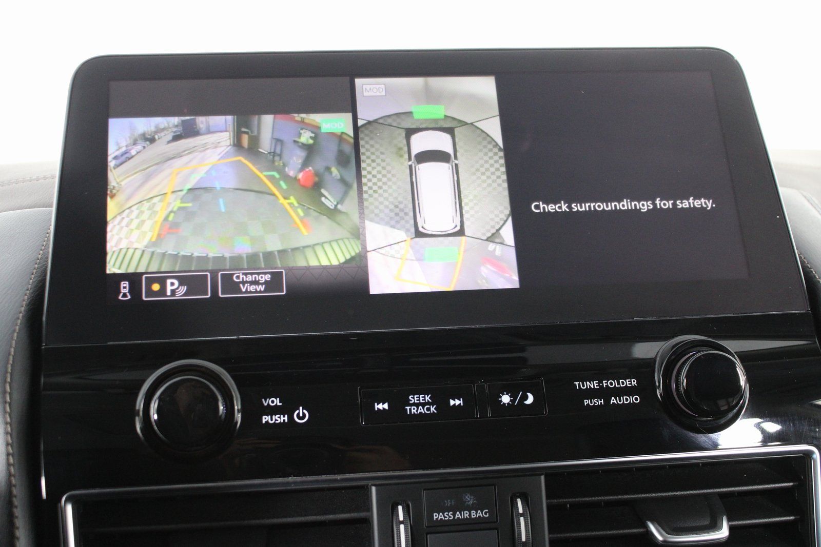 Used 2024 Black Nissan Platinum image 23