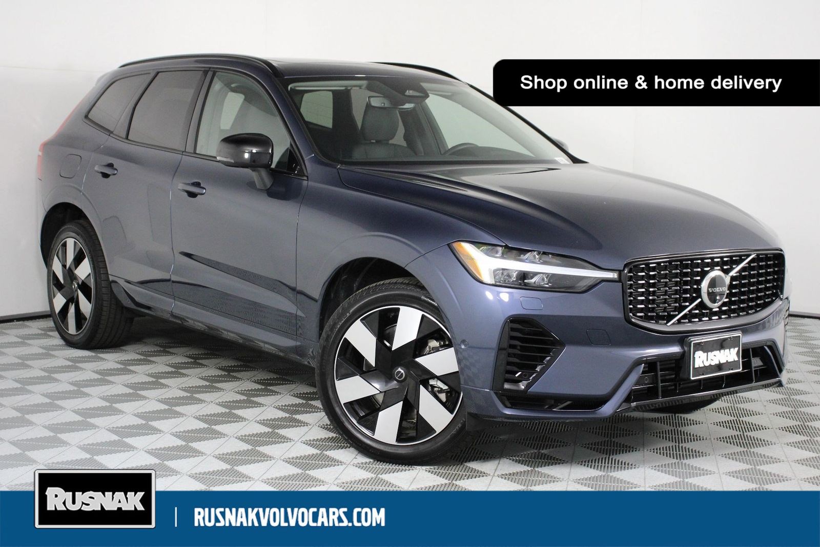 2025 Volvo XC60 Recharge T8 Plus Dark Theme eAWD
