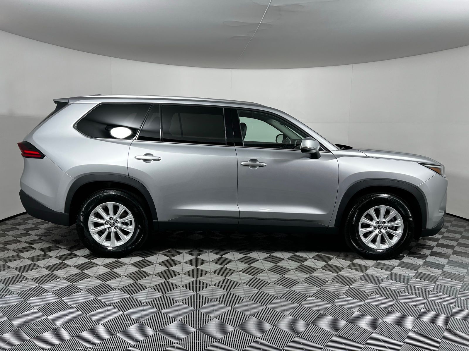 Thumbnail: 2025 Toyota Grand Highlander - 4