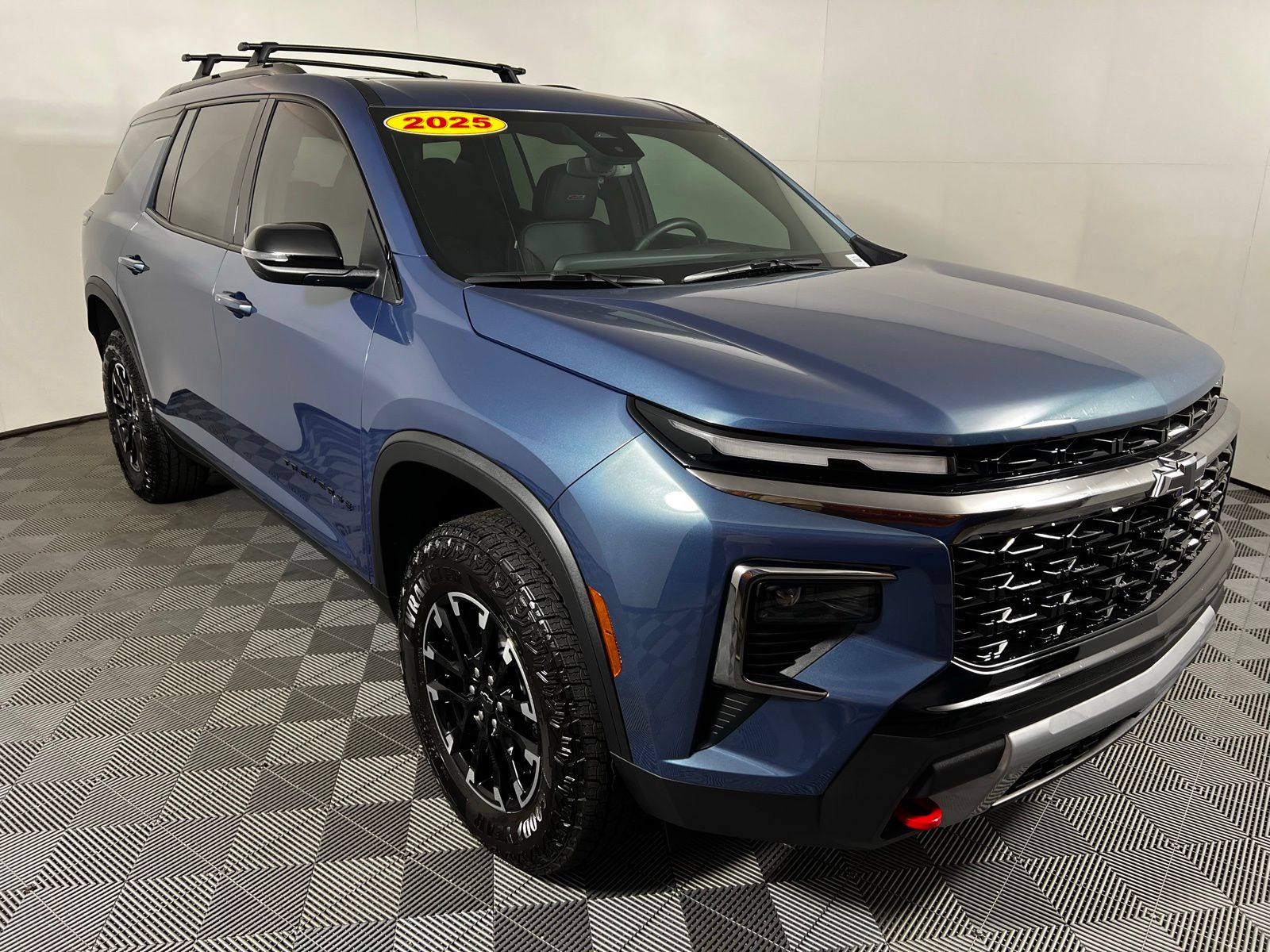 Thumbnail: 2025 Chevrolet Traverse - 3