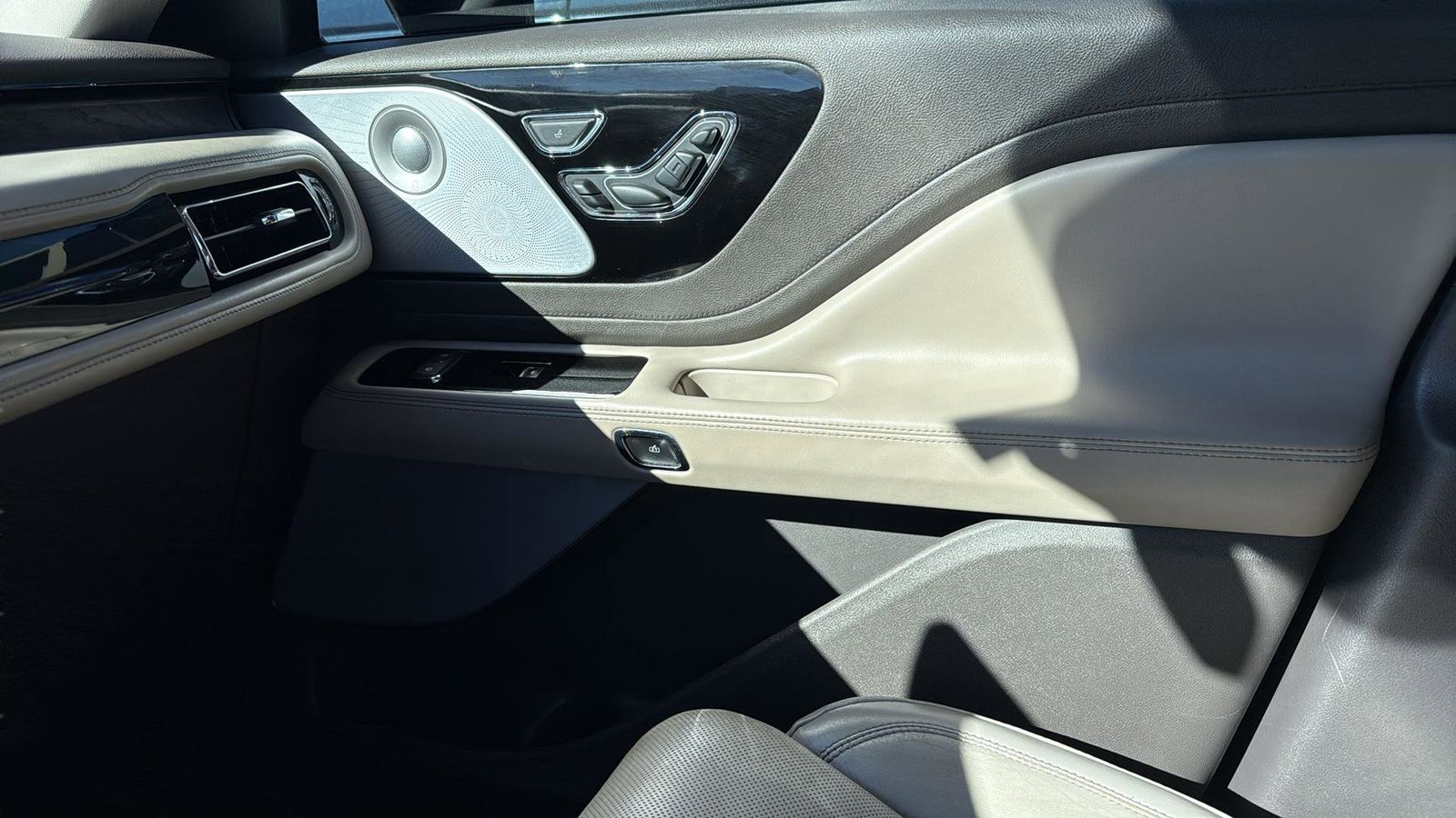 Used Car 2020 Lincoln Aviator  Reserve For Sale Under $30,000 In Austin, Texas