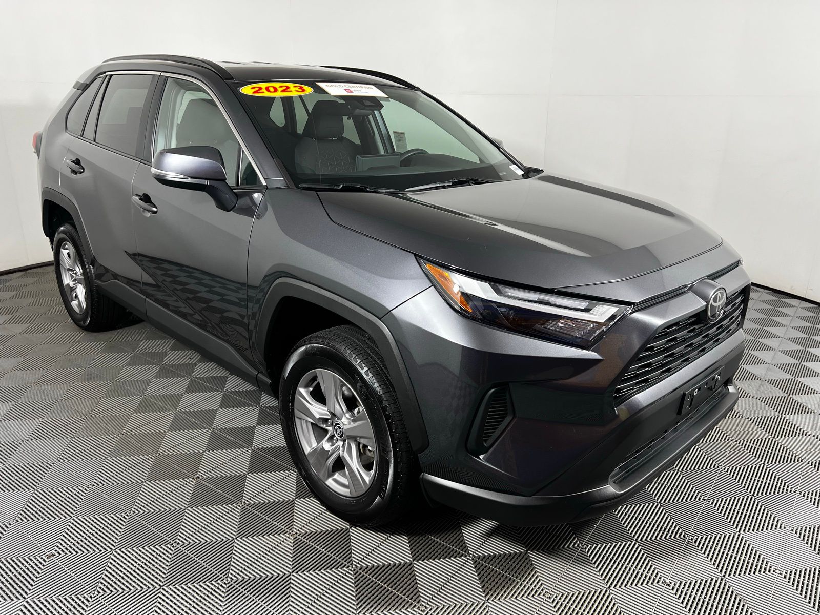 2023 Toyota RAV4 XLE 3