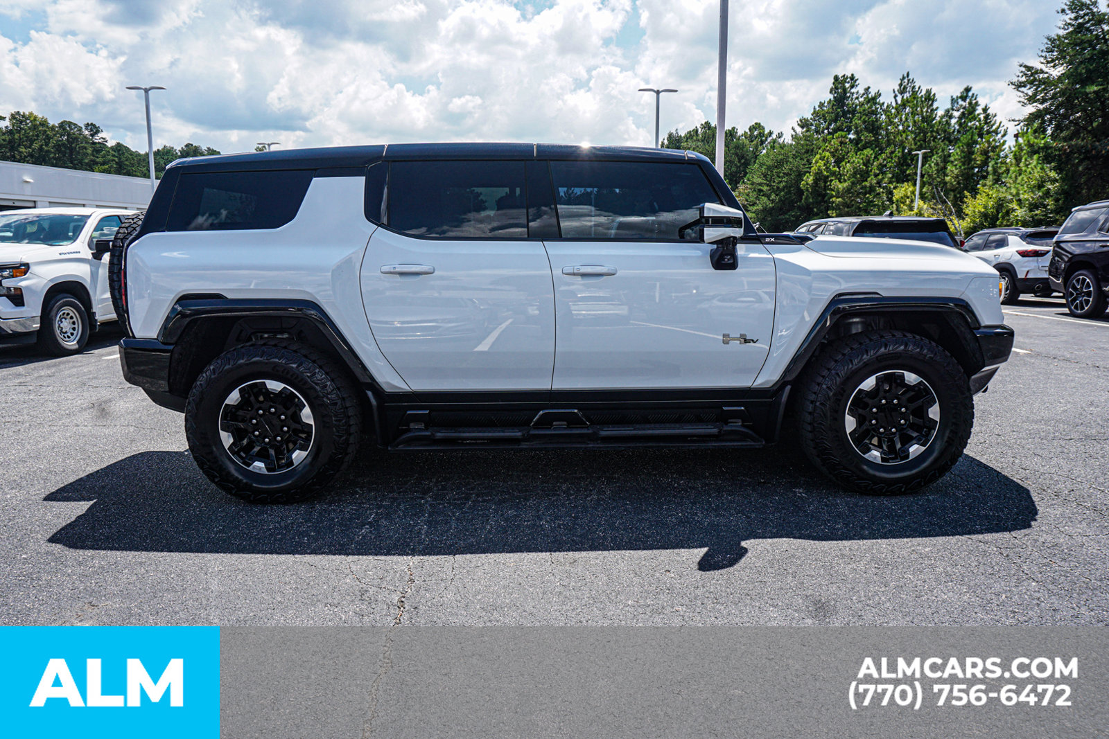 Used 2024 White GMC 2X image 10