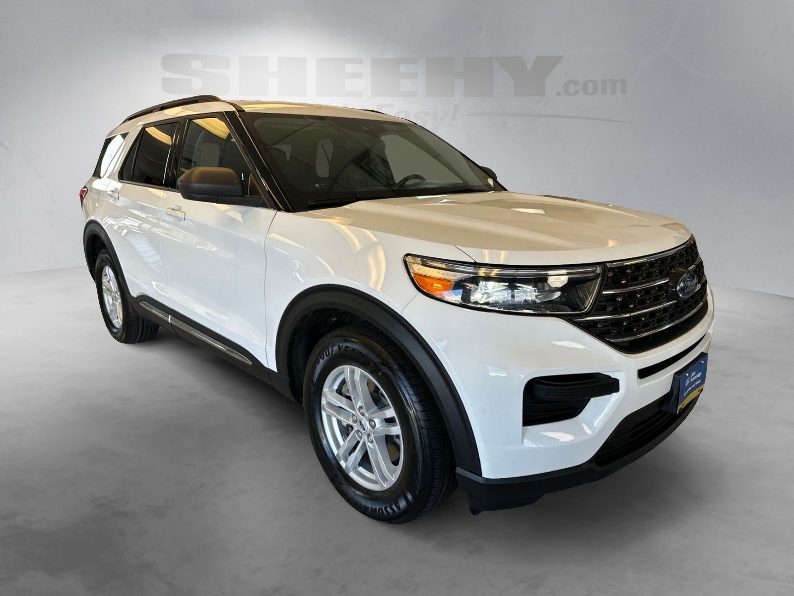 Certified Used 2022 Oxford White Ford XLT image 2