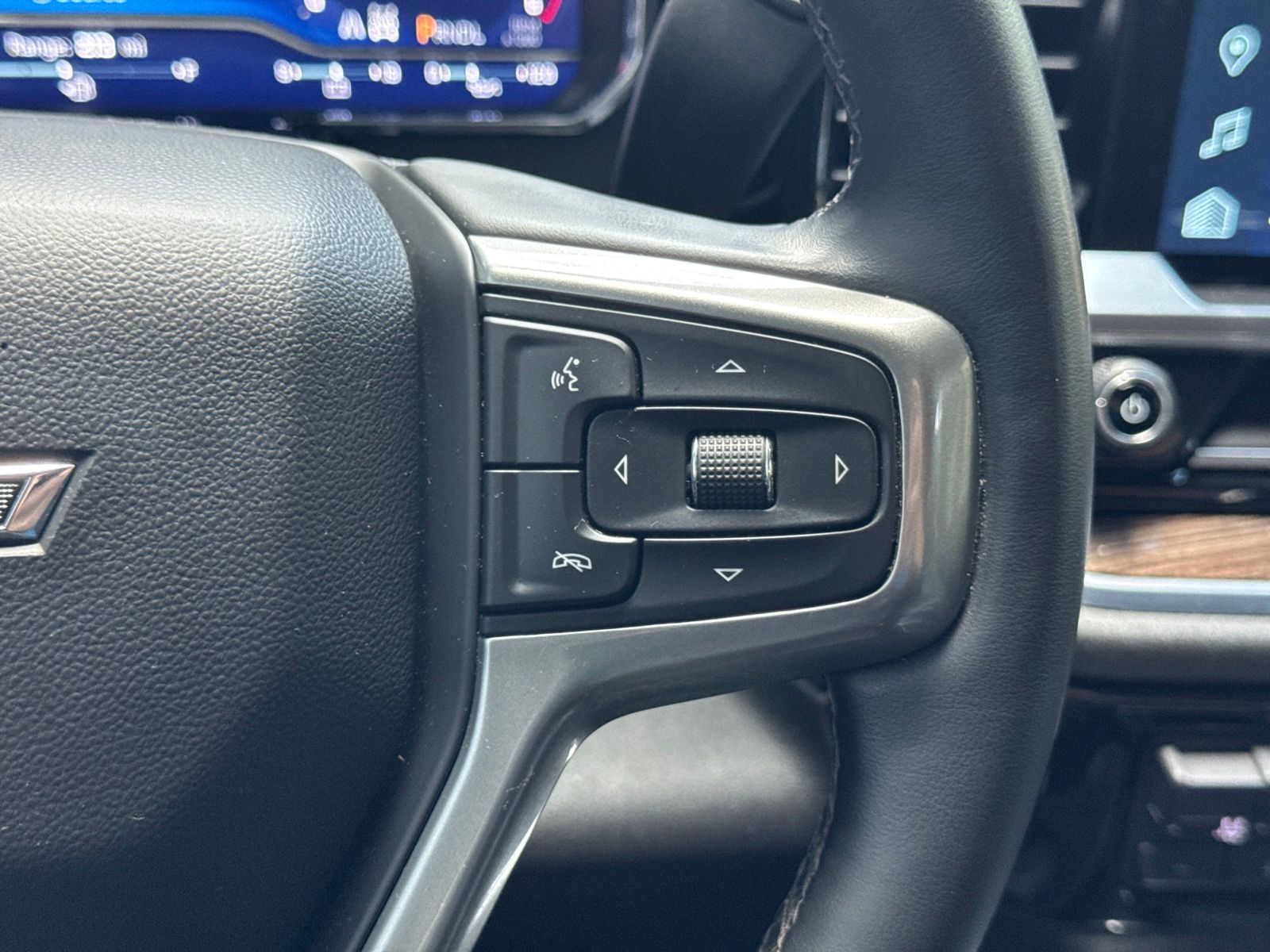 Used 2024 Summit White Chevrolet LT image 18