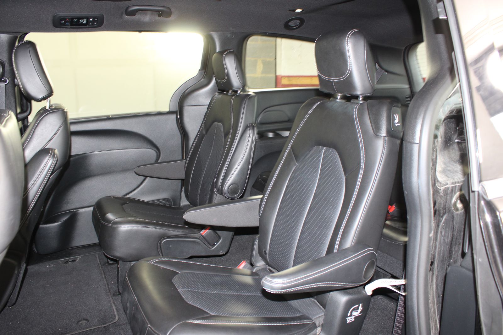 Used 2025 Black Chrysler Select image 8