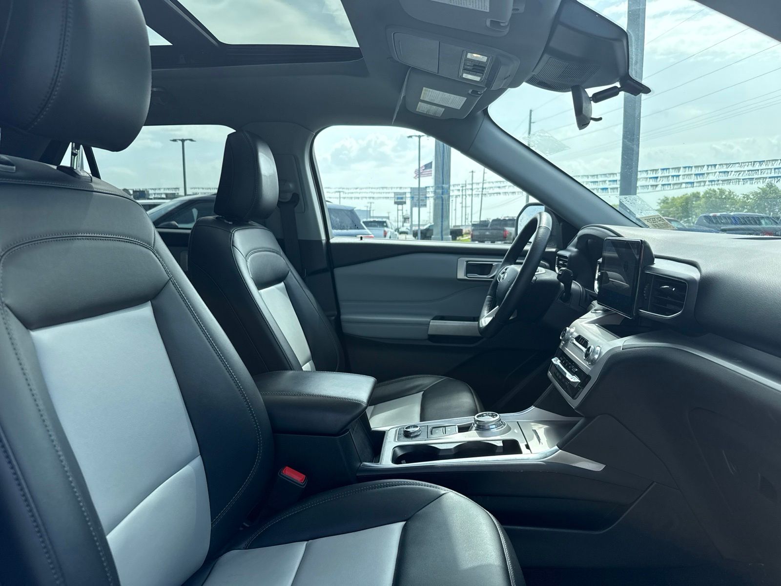 2024 Ford Explorer image 16