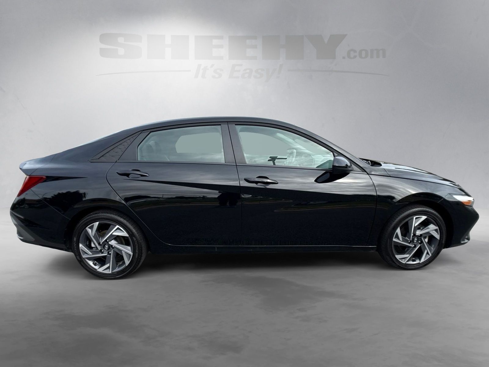 Used 2025 Black Hyundai SEL Sport image 11