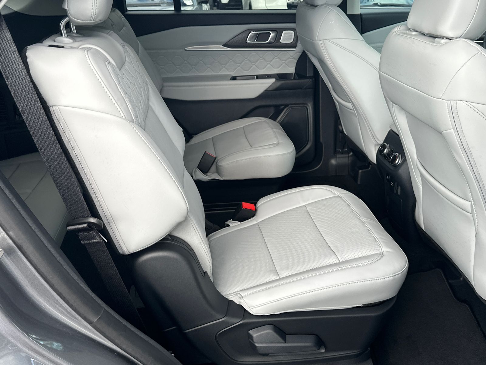 New 2026 Carbonized Gray Metallic Ford Platinum™ image 16