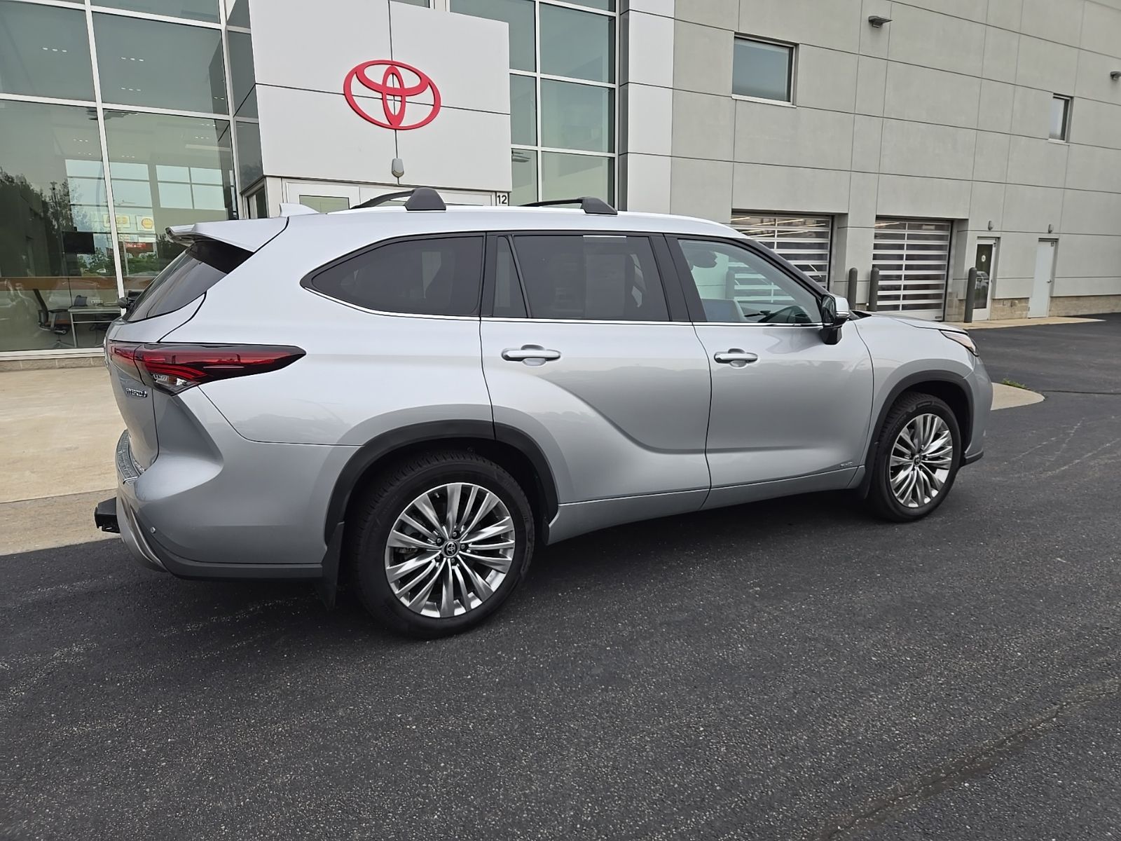 used 2024 Toyota Highlander Hybrid car, priced at $48,430