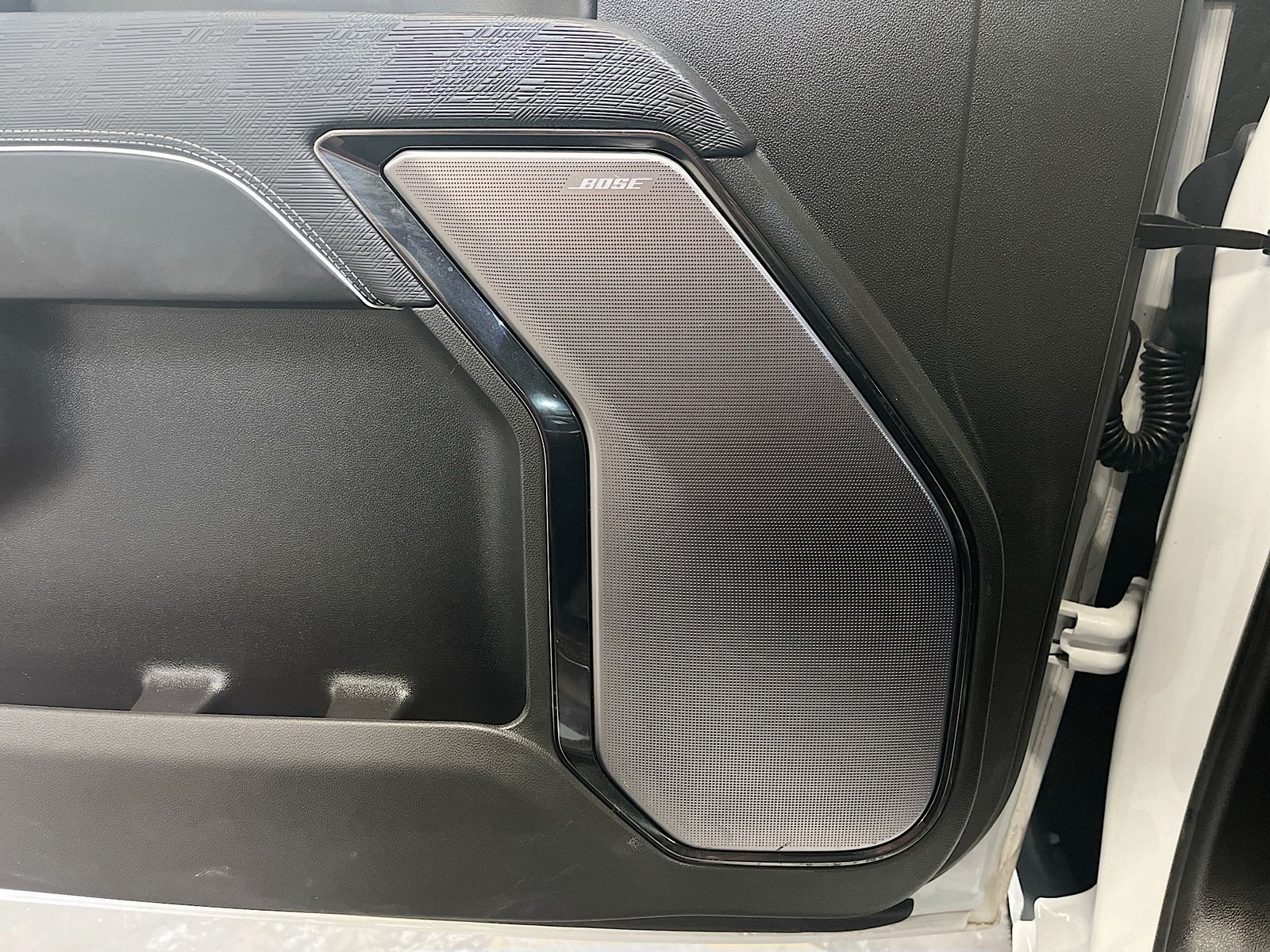 Used 2025 White GMC AT4X image 19