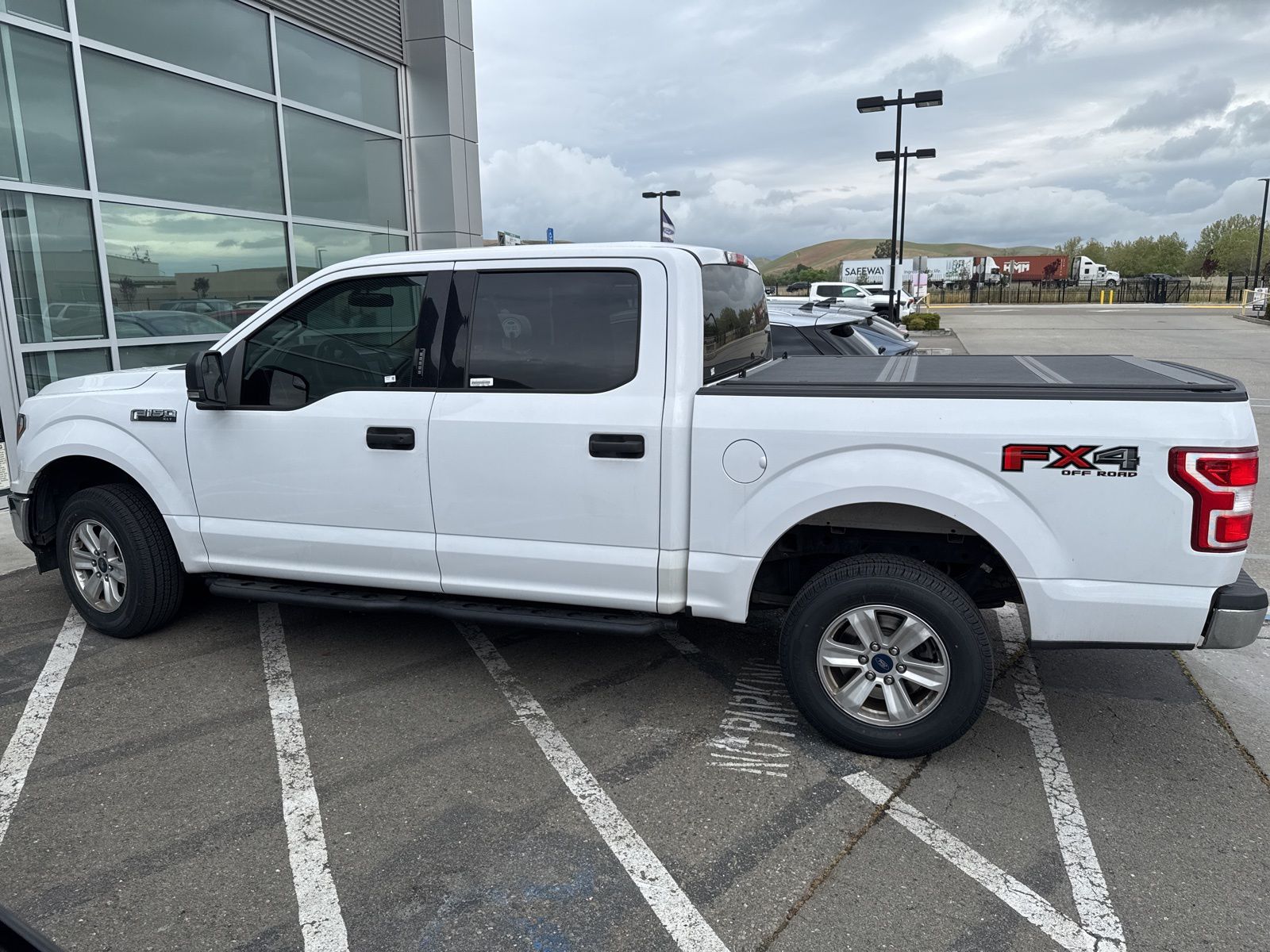 Used 2018 White Ford XLT image 2
