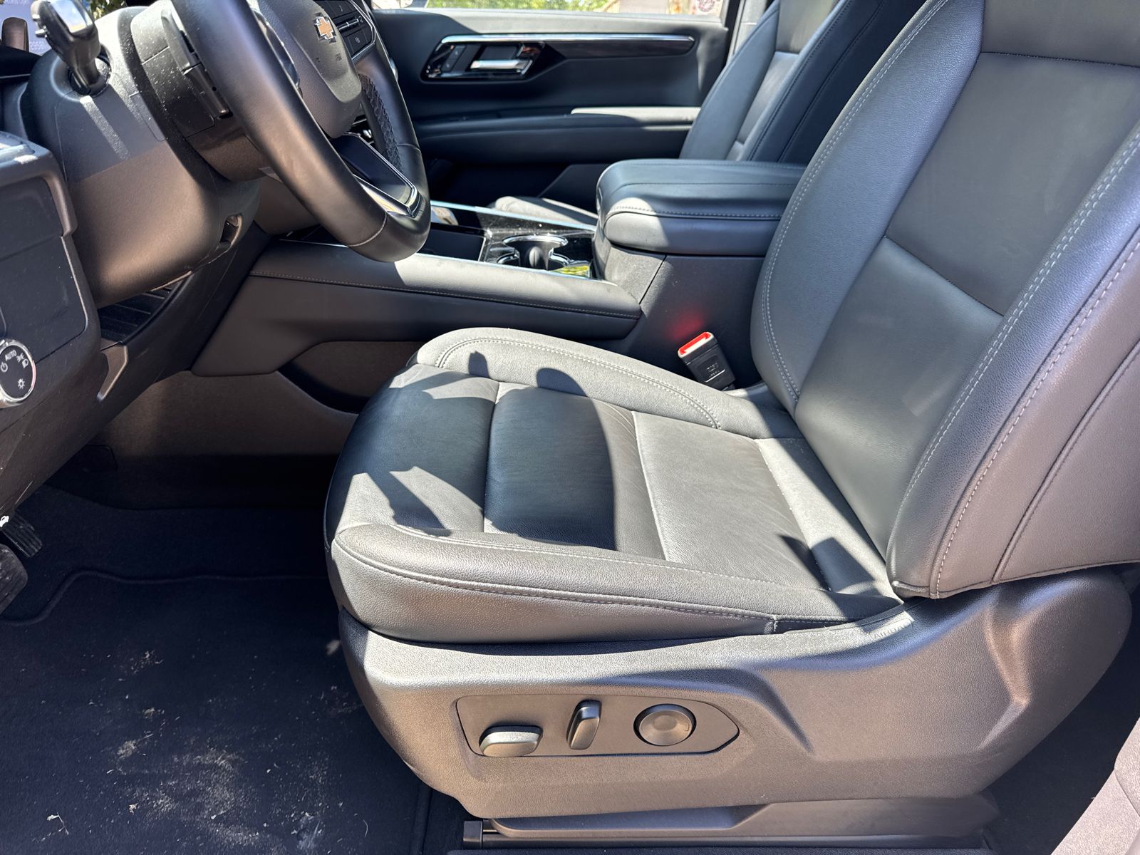 Used 2025 Gray Chevrolet LT image 9