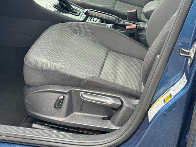 Used 2017 Blue Volkswagen TSI SE 4-Door image 30