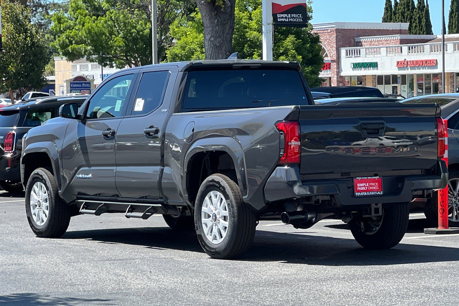2025 Toyota Tacoma SR5 - Photo 7