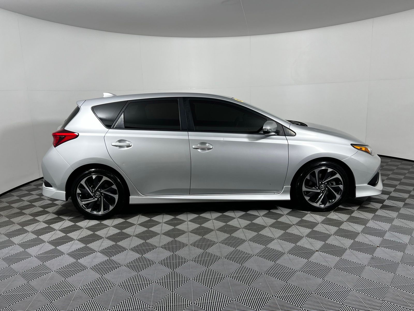 Thumbnail: 2018 Toyota Corolla iM - 4