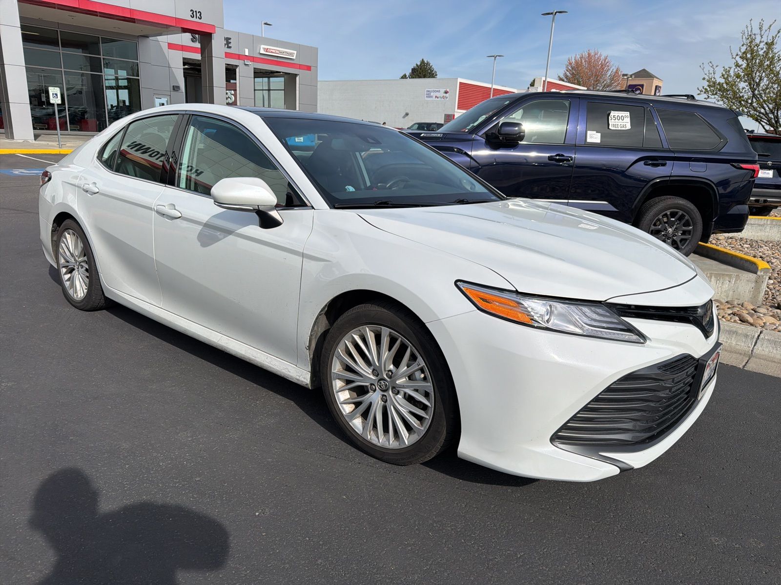 Pearl 2019 Toyota Camry XLE FWD Sedan Front-Wheel Drive 8-Speed Automatic