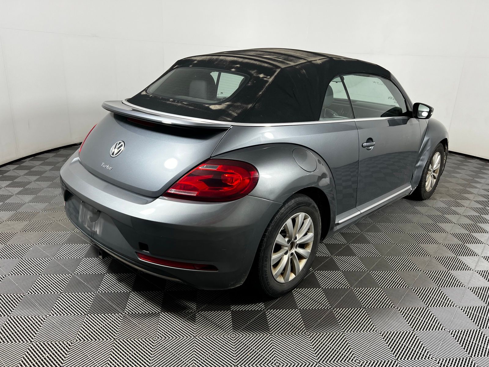 2018 Volkswagen Beetle S 5