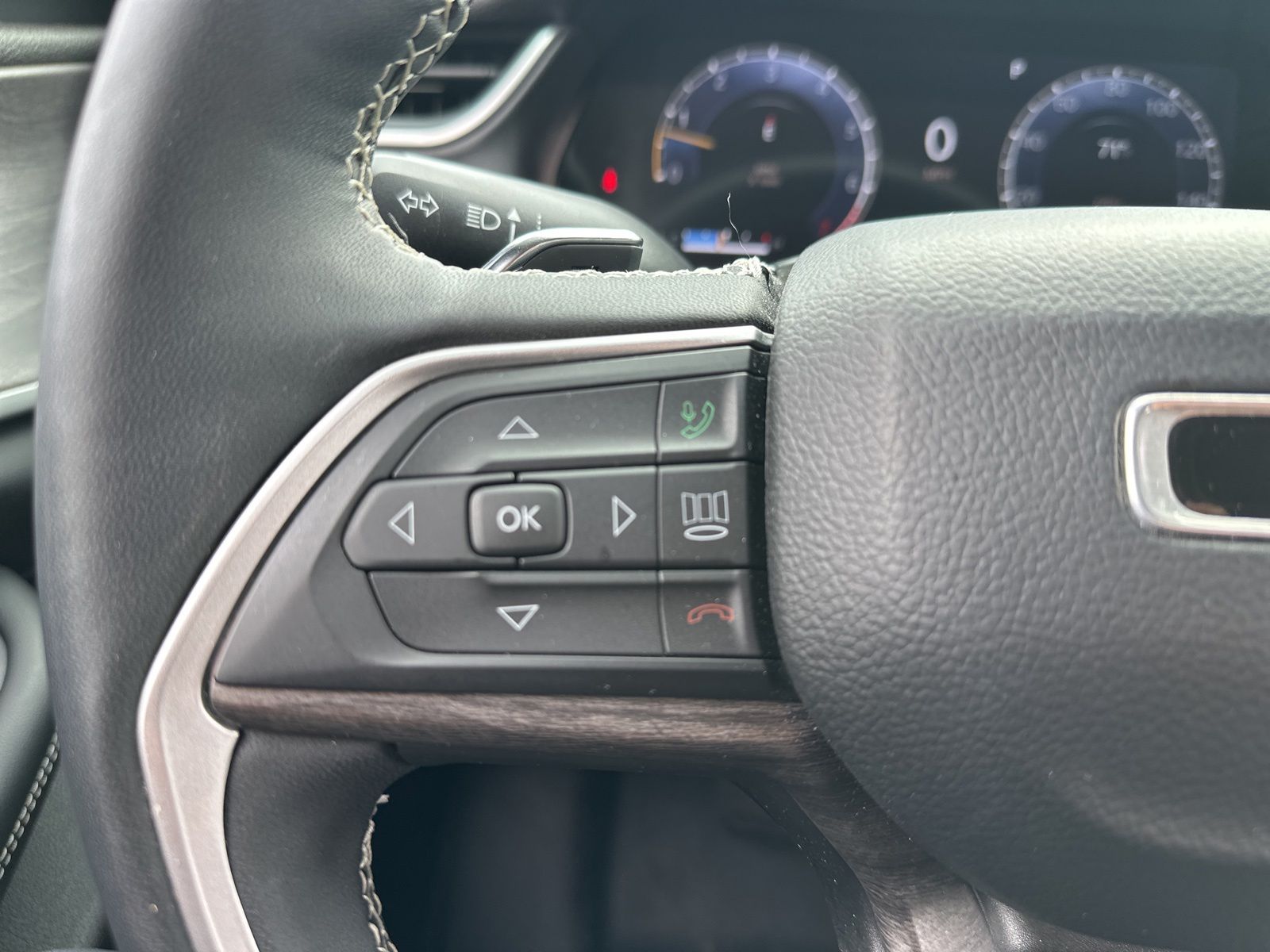 Used 2023 White Jeep Limited image 31
