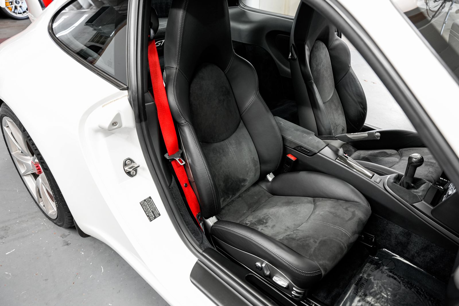 2010 Porsche 911 GT3 — photo 25