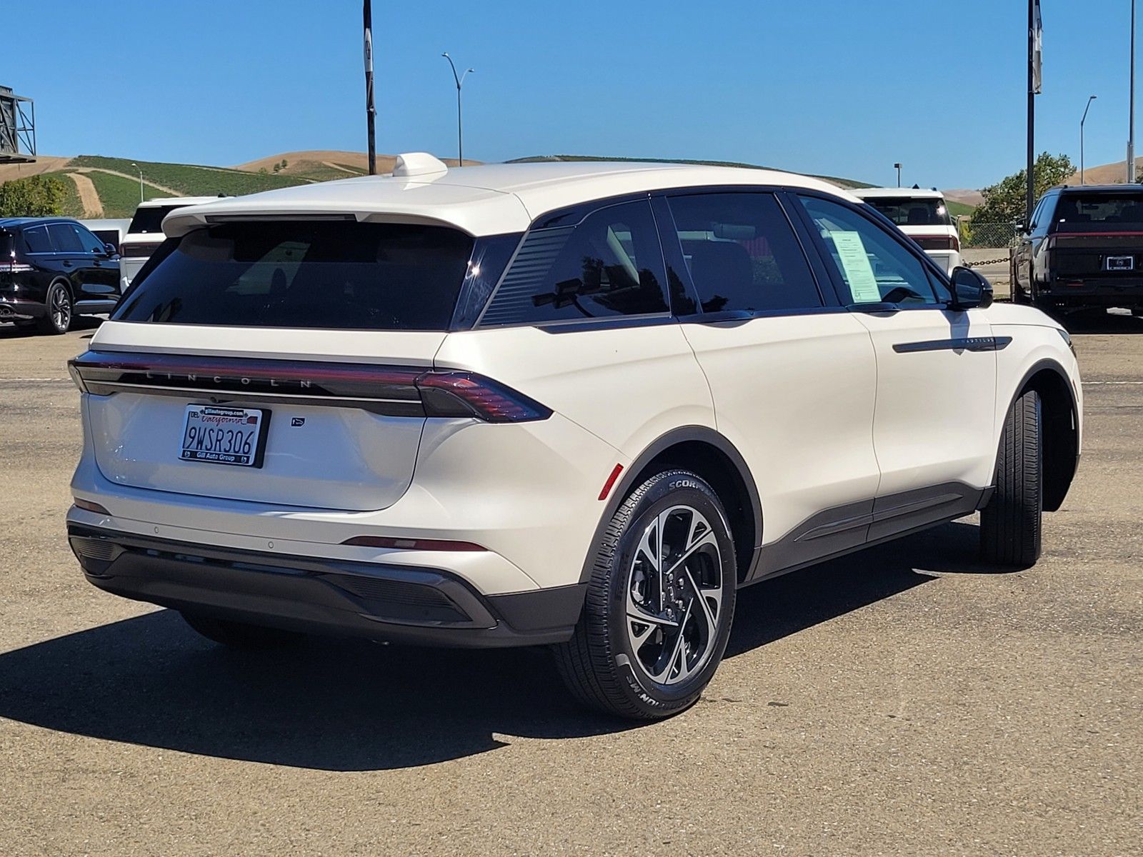View vehicle photo 4