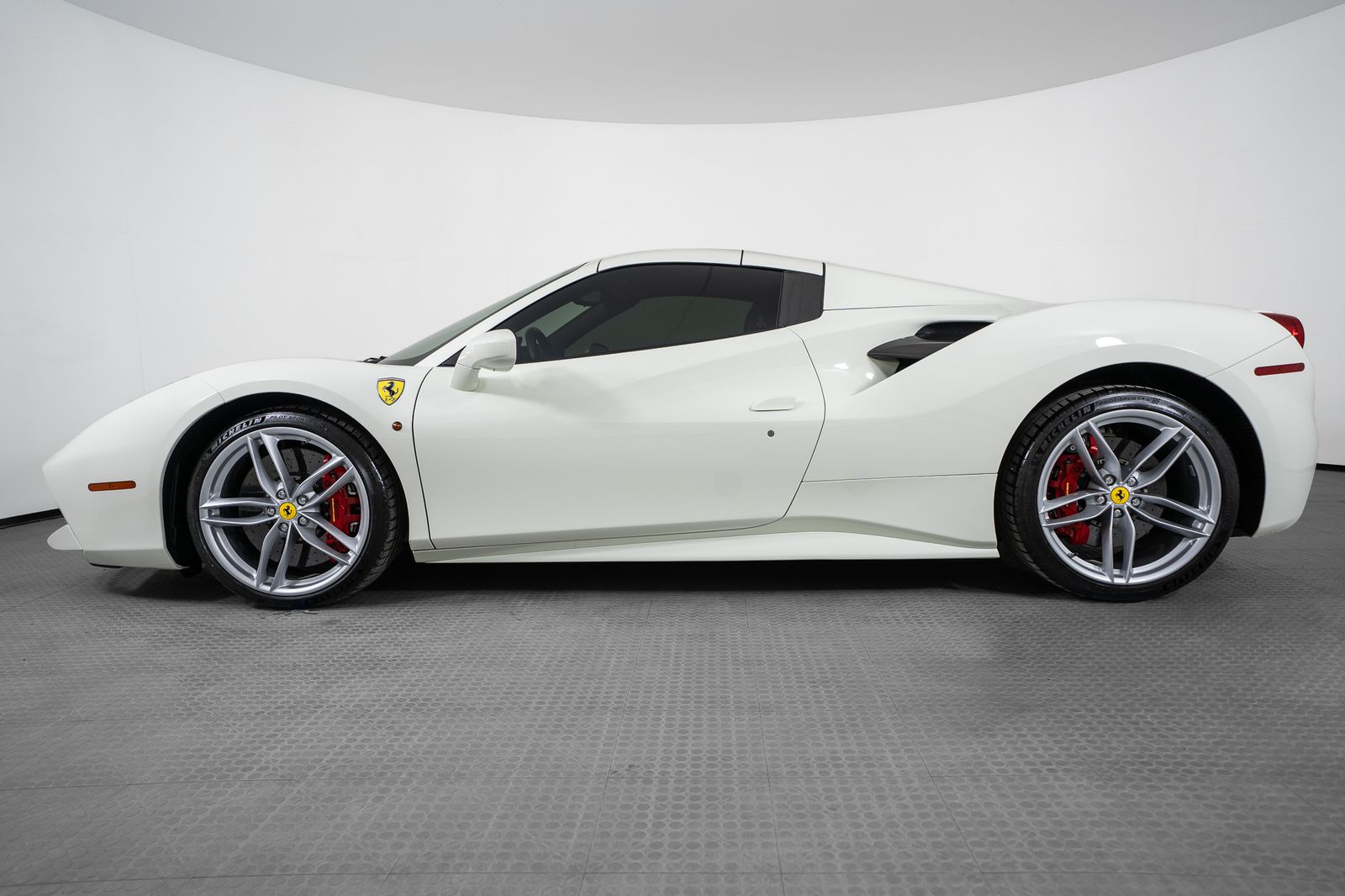 2019 Ferrari 488 Spider — full photo 36 of 43