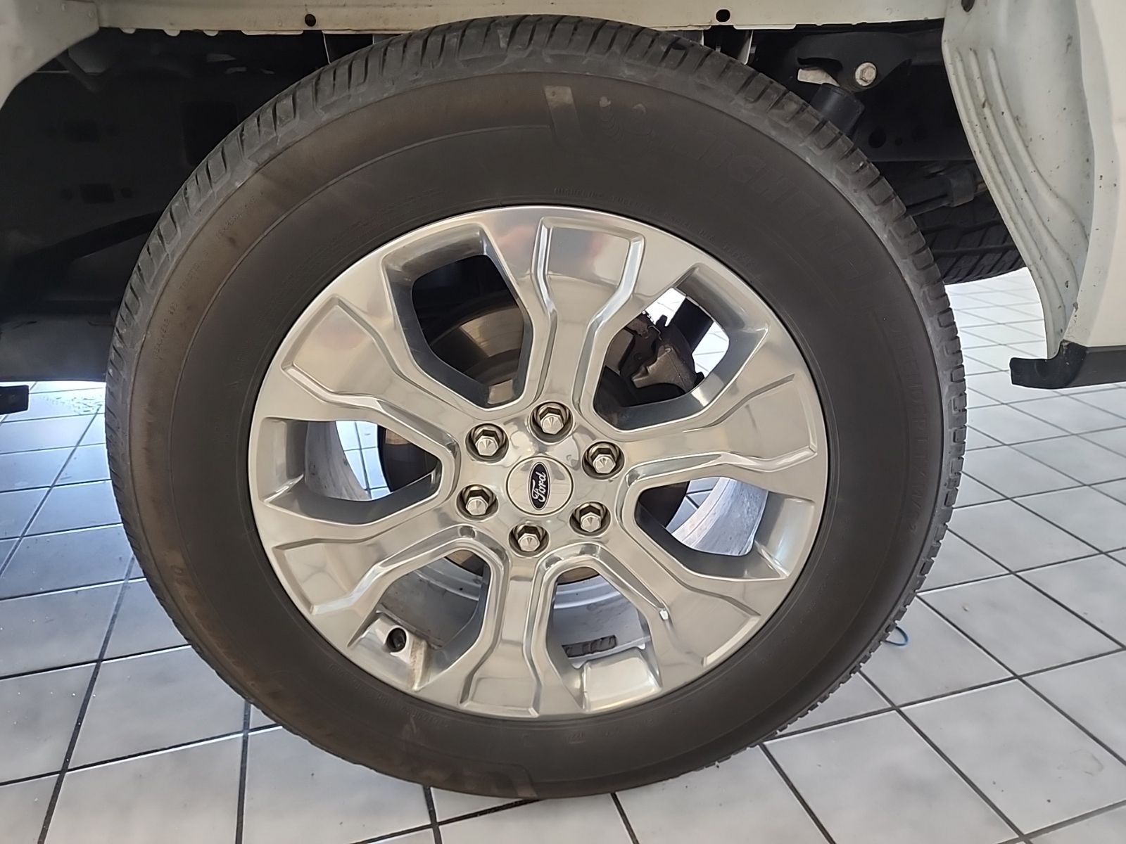 Certified Used 2022 White Metallic Ford Platinum image 30