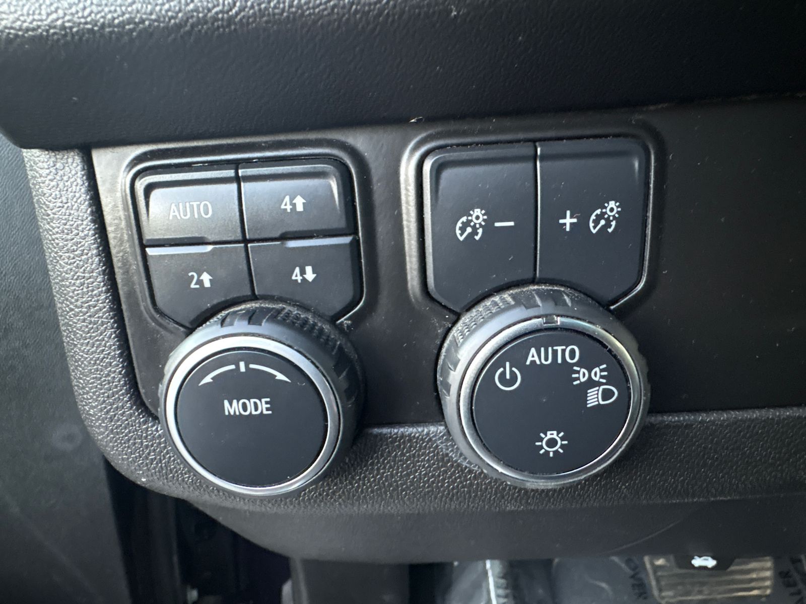 Used 2023 Black Chevrolet Z71 image 18