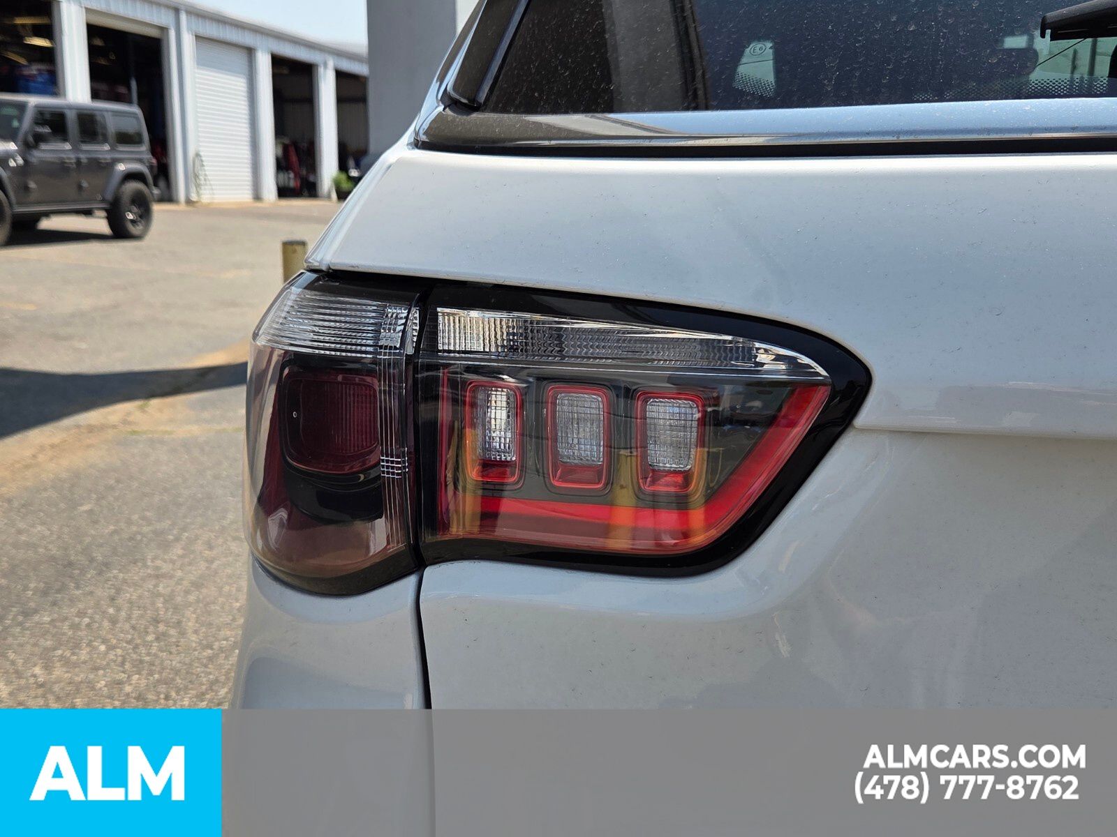 Used 2025 White Jeep Latitude image 22