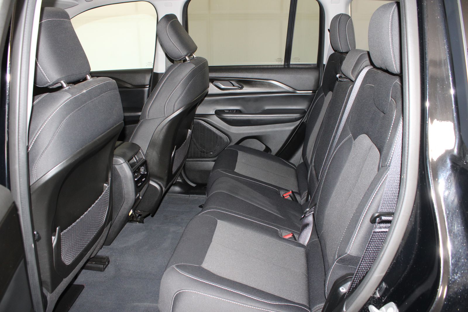 Used 2023 Black Jeep Laredo image 8