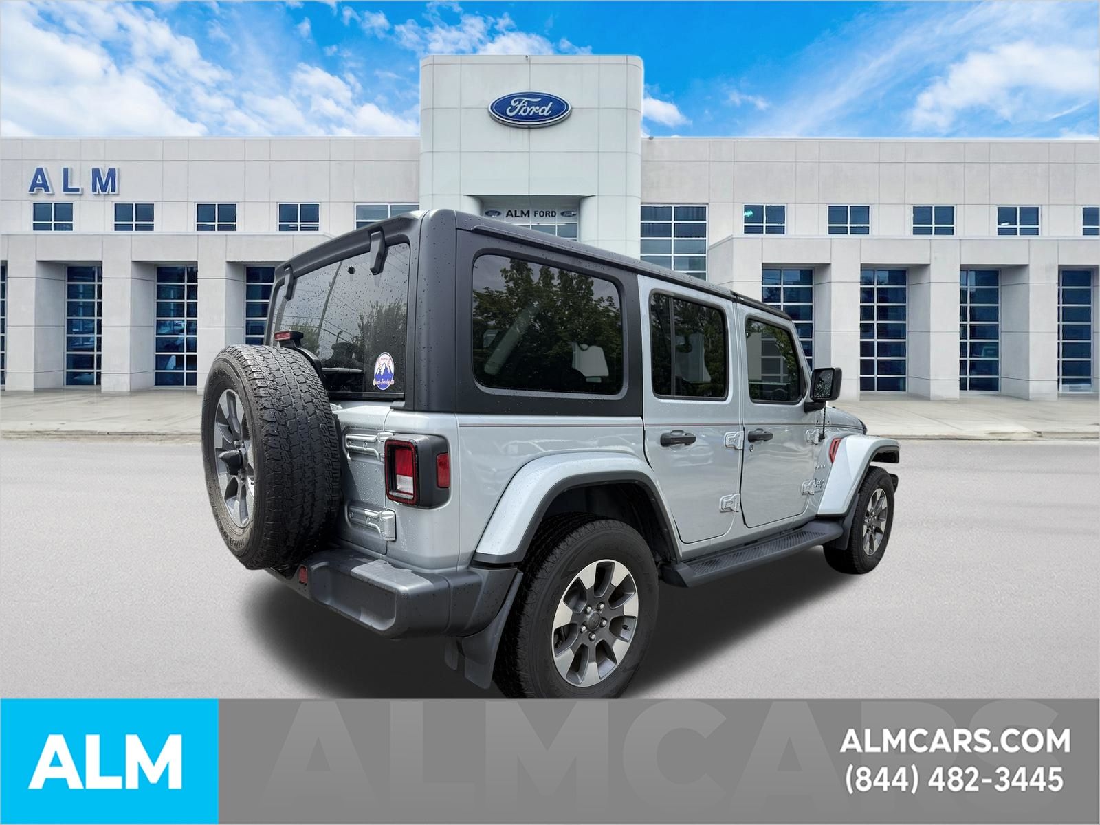 Used 2023 Silver Jeep Sahara image 6