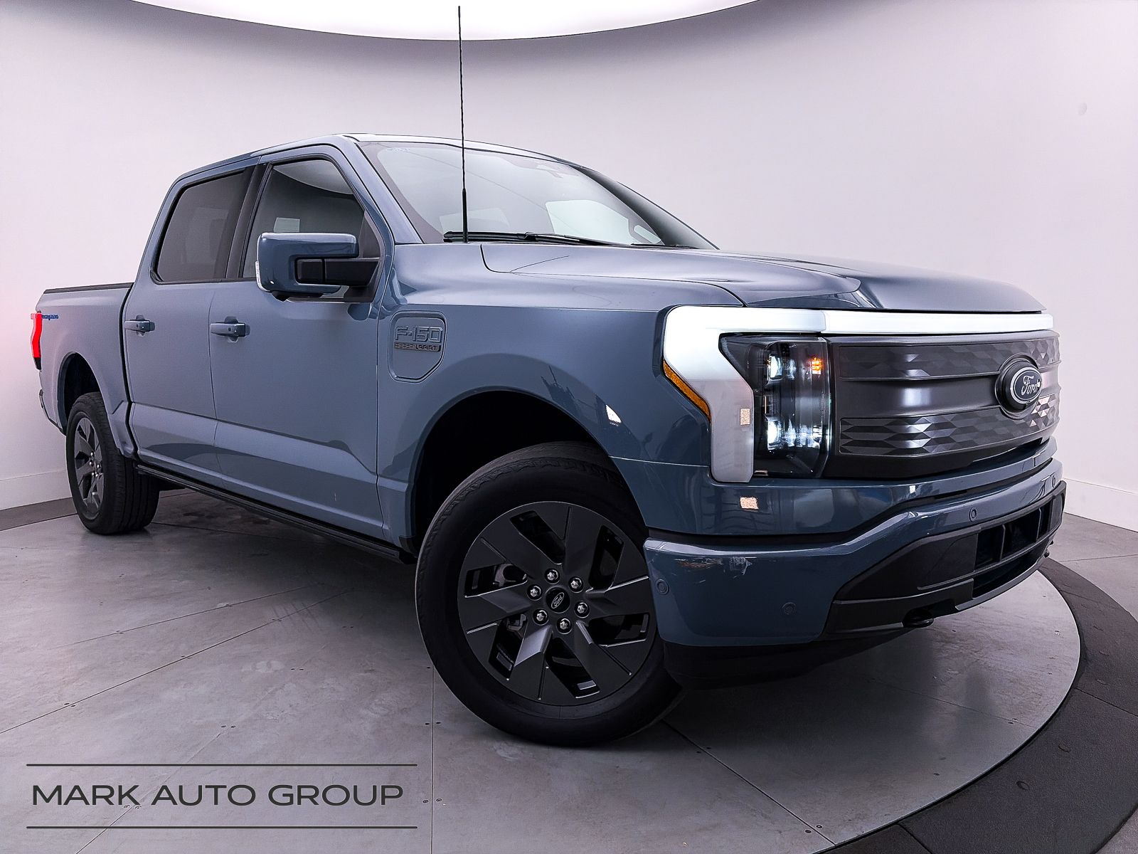 2023 Ford F-150 Lightning Lariat