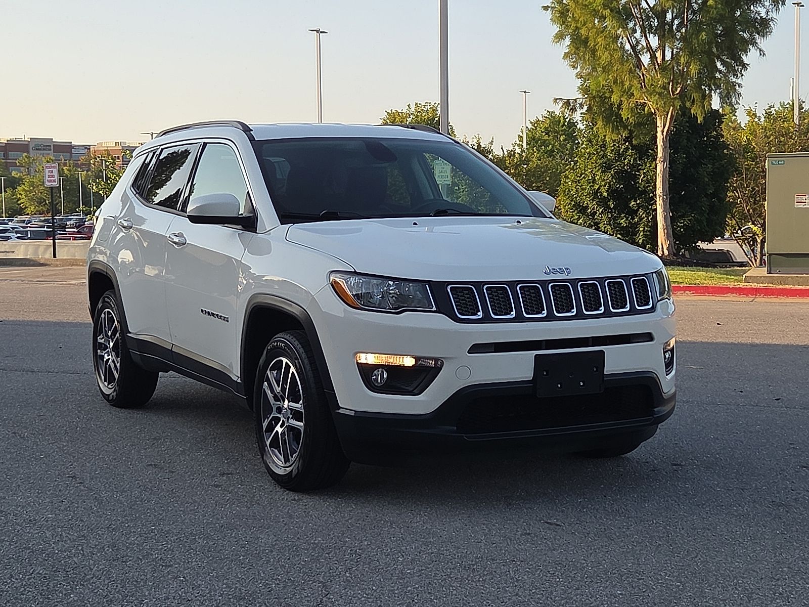 White Clearcoat 2018 Jeep Compass SUV / Crossover Four-Wheel Drive 9-Speed Automatic