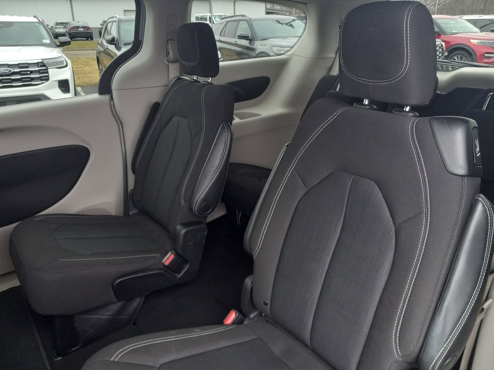 2023 Chrysler Voyager image 14