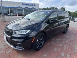 Used 2025 Chrysler Pacifica Van