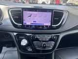 Used 2025 Chrysler Pacifica Van