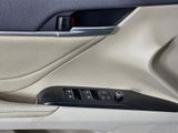 Used 2018 Toyota Camry Hybrid Sedan