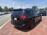 Used 2025 Chrysler Pacifica Van