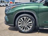 Used 2024 Toyota Highlander SUV