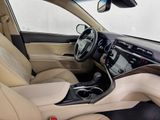 Used 2018 Toyota Camry Hybrid Sedan