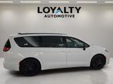 Used 2025 Chrysler Pacifica Van